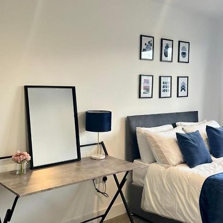 Madison Court Apartments ヘメル・ヘムステッド エクステリア 写真