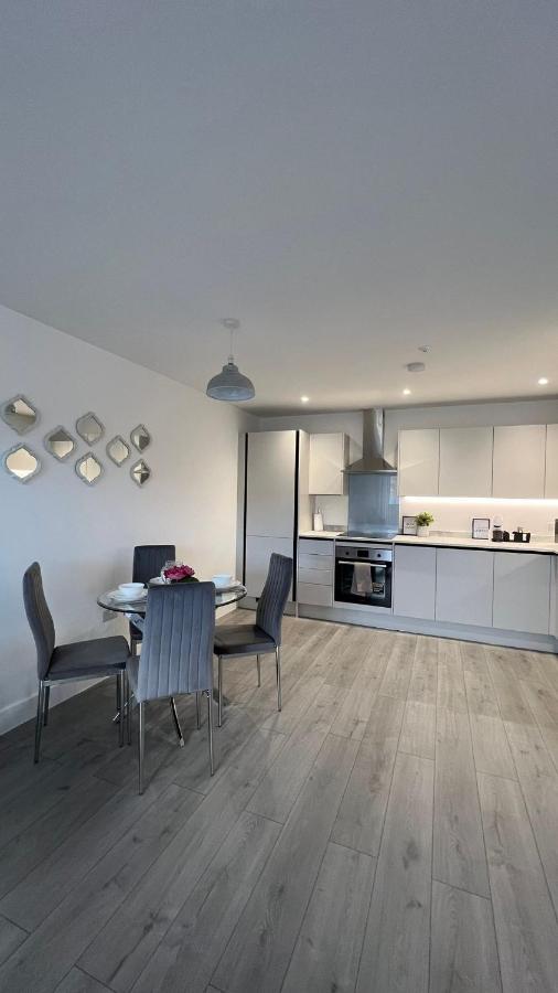 Madison Court Apartments ヘメル・ヘムステッド エクステリア 写真