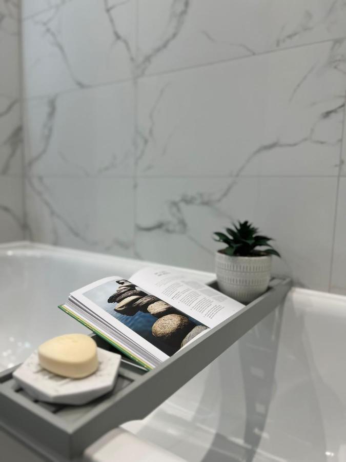 Madison Court Apartments ヘメル・ヘムステッド エクステリア 写真